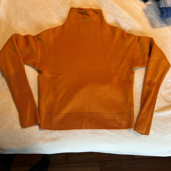 WILFRED Cyprie 100% merino wool mock neck knit sweater golden yellow Aritzia - Picture 6 of 9